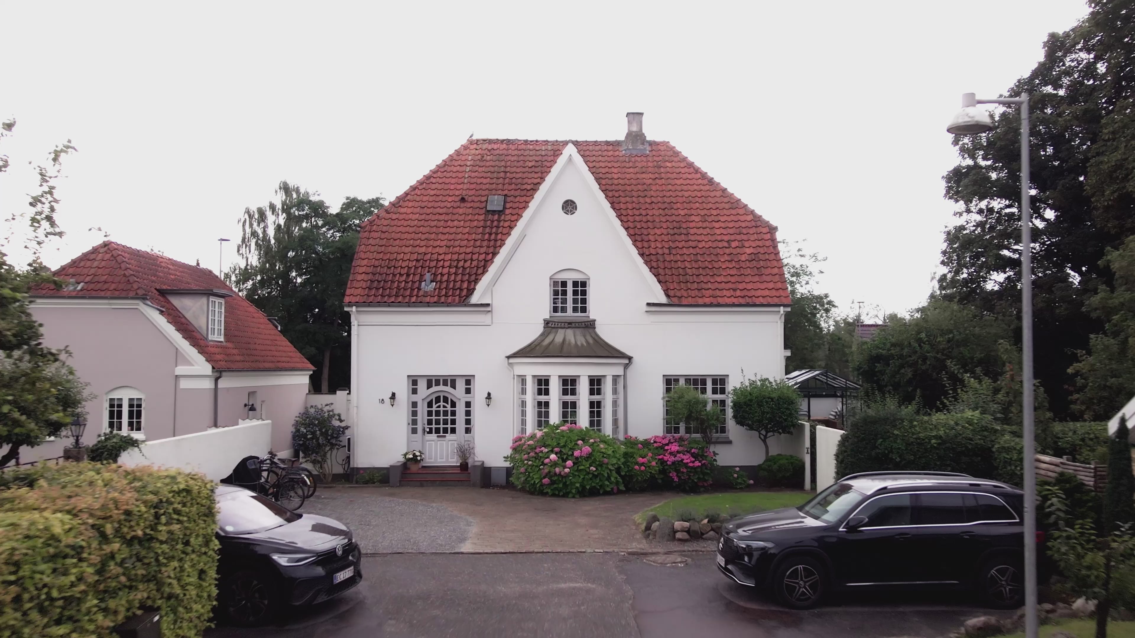 Load video: hero video showcasing patriciavilla aesthetic